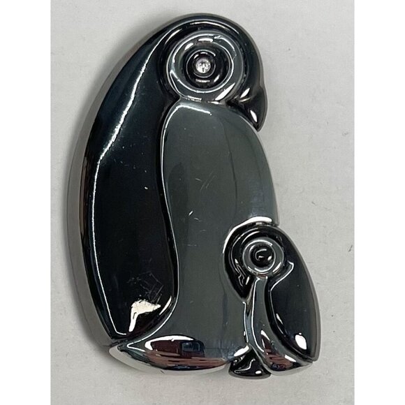 VTG LIZ CLAIBORNE 2" Silvertone Two-Tone Penguin & Baby Chick BROOCH Pin Signed - Picture 1 of 3